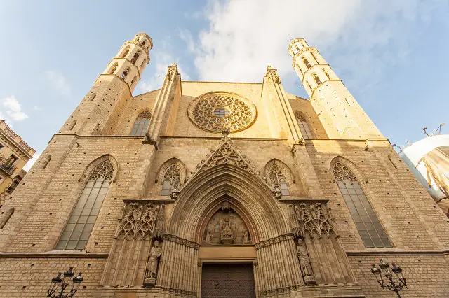 ¿Cómo llegar a Catedral De La Almudena en Madrid en Autobús, Metro o Tren?