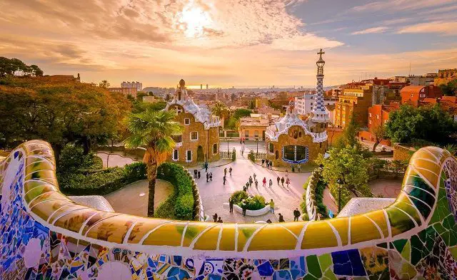 Park Güell Fast Track Entrance and Guided Tour