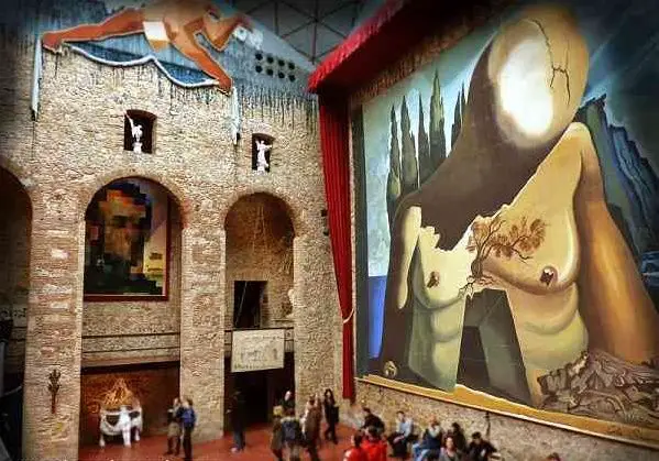 Day trip to Girona and Figueres with Dalí Museum