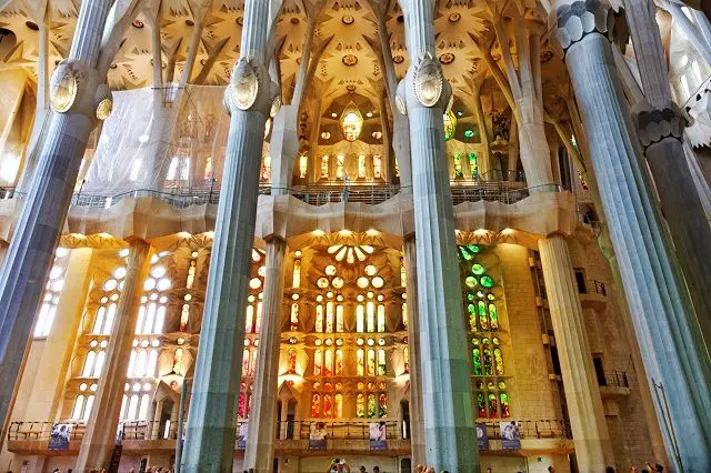 Sagrada Familia guided tour - Fast Track entrance