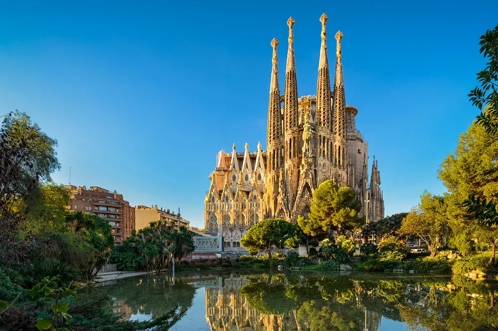 Sagrada Familia guided tour - Fast Track entrance